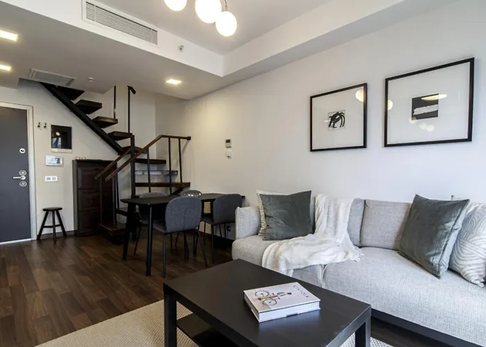 Chic In - Walk To Marina Apartment